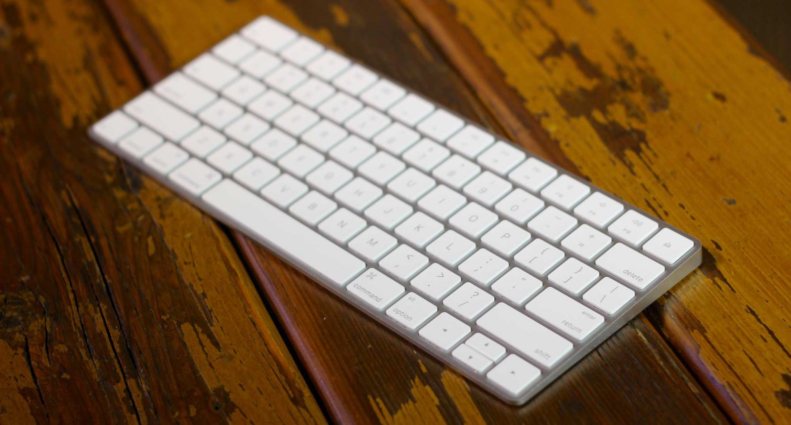 does the mac magic keyboard light up